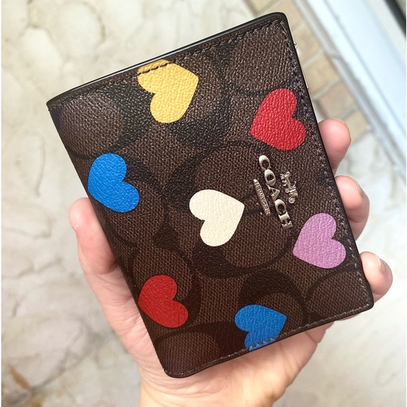 💕💟NWT COACH HEART PRINT BIFOLD WALLET SIGNATURE CANVAS LIMITED EDITION💕💟 - Picture 14 of 16